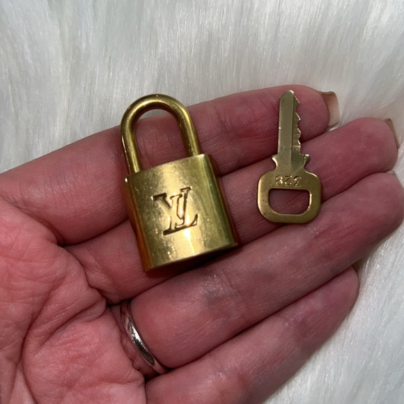 Louis Vuitton LV Gold Padlock Lock & Key 328 - Picture 7 of 7